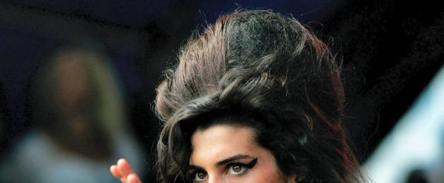 Dabar Amy Winehouse vyras.  Paimdamas fotografą Blake'as Fielderis-Silwellas aplankė savo žmonos Amy Winehouse kapą.  Asmeninis Amy Winehouse gyvenimas