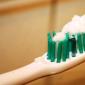 Hur blekar man snabbt och effektivt tänderna hemma?