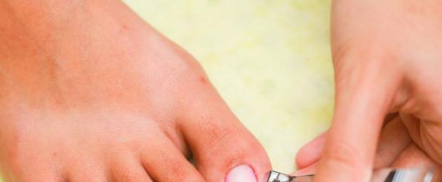 What does the pedicure procedure include?  What is included in a classic pedicure?  Solid color varnish ideas
