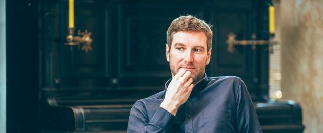 Anton Krasovsky mengaku mengidap AIDS.  Jurnalis Anton Krasovsky berbicara tentang status HIV-nya.  Tapi itu juga seperti itu